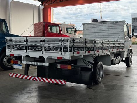 MERCEDES-BENZ 710/ 710 Plus 2p (diesel)