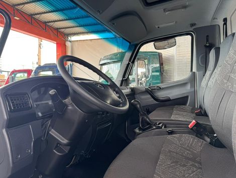 MERCEDES-BENZ Accelo 815 2p (diesel) (E5)