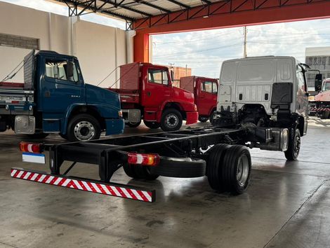 MERCEDES-BENZ Accelo 815 2p (diesel) (E5)