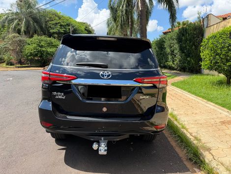 Toyota Hilux SW4 SRX 4x4 2.8 TDI 16V Dies. Aut.