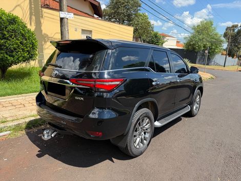 Toyota Hilux SW4 SRX 4x4 2.8 TDI 16V Dies. Aut.