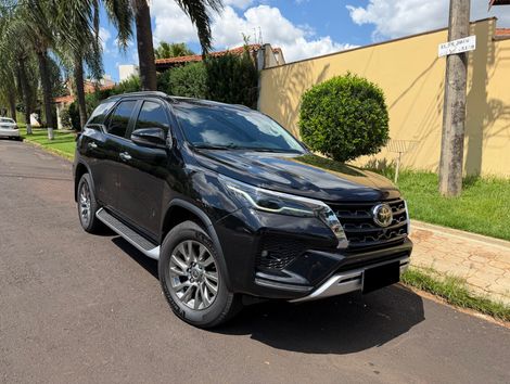 Toyota Hilux SW4 SRX 4x4 2.8 TDI 16V Dies. Aut.