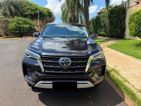 Toyota Hilux SW4 SRX 4x4 2.8 TDI 16V Dies. Aut.