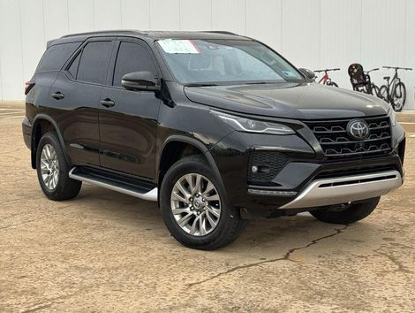 Toyota Hilux SW4 SRX 4x4 2.8 TDI 16V Dies. Aut.