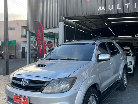 Toyota Hilux SW4 SR D4-D 4x4 3.0 TDI Dies. Aut
