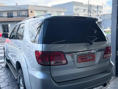 Toyota Hilux SW4 SR D4-D 4x4 3.0 TDI Dies. Aut