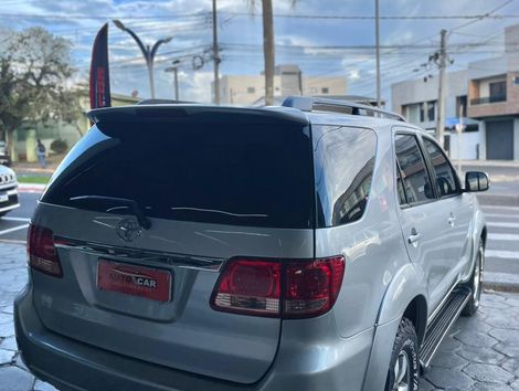 Toyota Hilux SW4 SR D4-D 4x4 3.0 TDI Dies. Aut