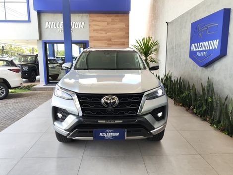 Toyota Hilux SW4 SRX 4x4 2.8 TDI 16V Dies. Aut.