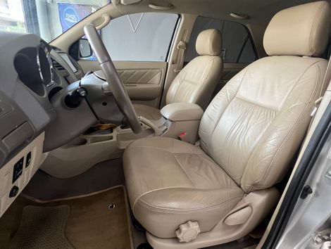 Toyota Hilux SW4 SRV D4-D 4x4 3.0 TDI Dies. Aut