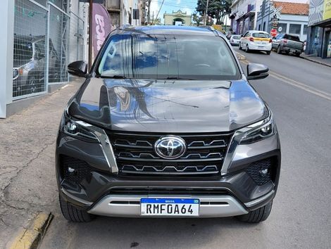 Toyota Hilux SW4 SRX 4x4 2.8 TDI 16V Dies. Aut.