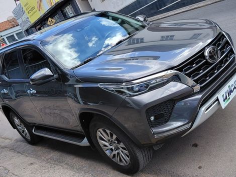 Toyota Hilux SW4 SRX 4x4 2.8 TDI 16V Dies. Aut.