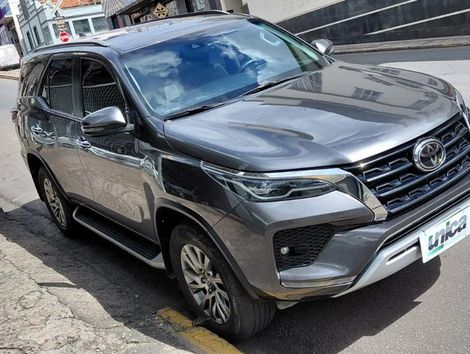 Toyota Hilux SW4 SRX 4x4 2.8 TDI 16V Dies. Aut.