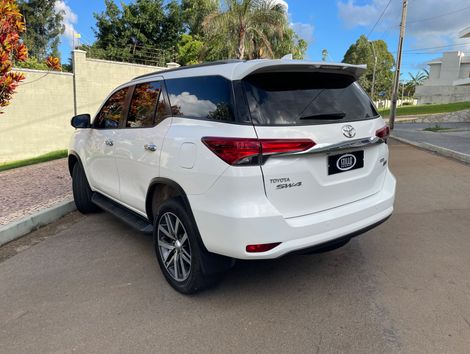 Toyota Hilux SW4 SRV 4x2 2.7 Flex 16V Aut.