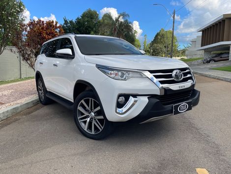 Toyota Hilux SW4 SRV 4x2 2.7 Flex 16V Aut.