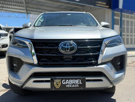 Toyota Hilux SW4 SRX 4x4 2.8 TDI 16V Dies. Aut.