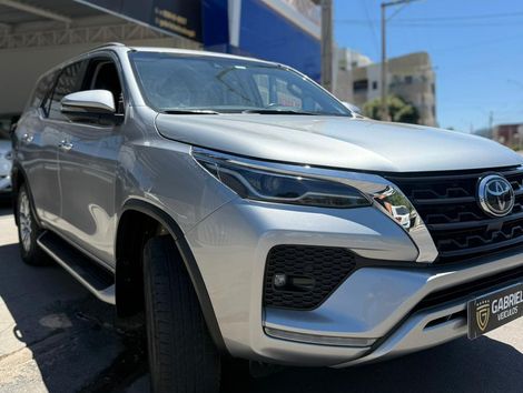 Toyota Hilux SW4 SRX 4x4 2.8 TDI 16V Dies. Aut.