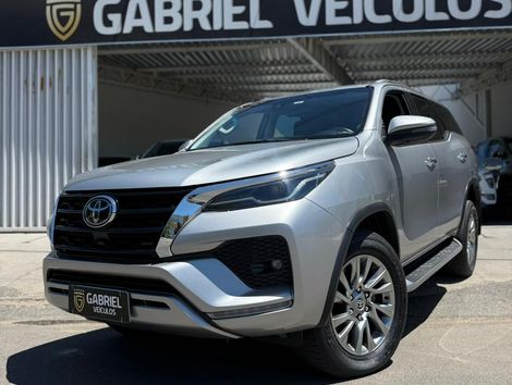 Toyota Hilux SW4 SRX 4x4 2.8 TDI 16V Dies. Aut.