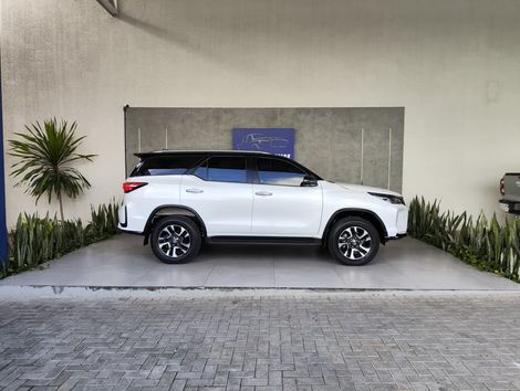 Toyota Hilux SW4 SRX Plat. 4x4 2.8 TB Die. Aut.