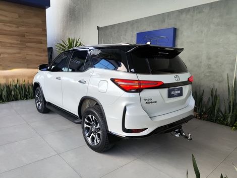 Toyota Hilux SW4 SRX Plat. 4x4 2.8 TB Die. Aut.