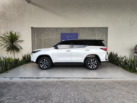 Toyota Hilux SW4 SRX Plat. 4x4 2.8 TB Die. Aut.