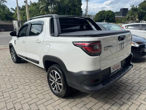 Fiat Strada Volcano 1.3 Flex 8V CD