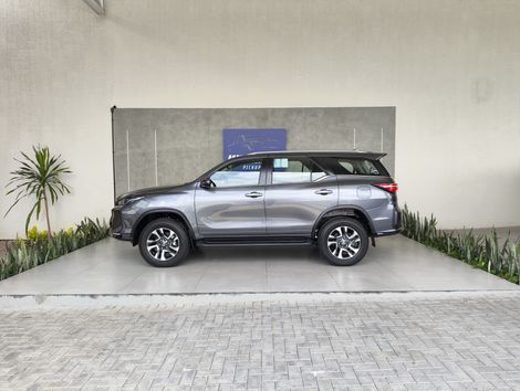 Toyota Hilux SW4 SRX Plat. 4x4 2.8 TB Die. Aut.