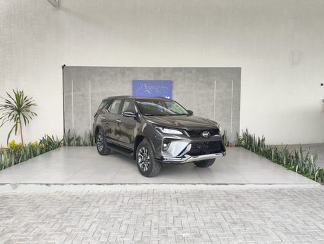 Toyota Hilux SW4 SRX Plat. 4x4 2.8 TB Die. Aut.