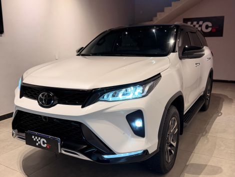 Toyota Hilux SW4 Diamond 2.8 TB 4x4 Die. Aut.