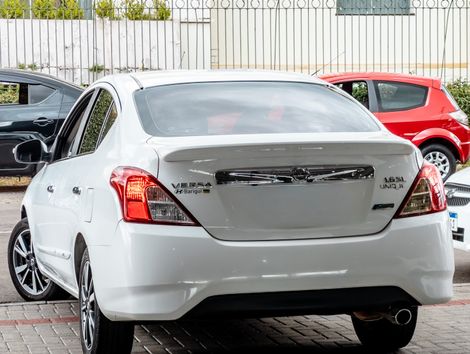 Nissan VERSA UNIQUE 1.6 16V FlexStart 4p Aut.