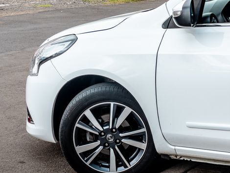 Nissan VERSA UNIQUE 1.6 16V FlexStart 4p Aut.