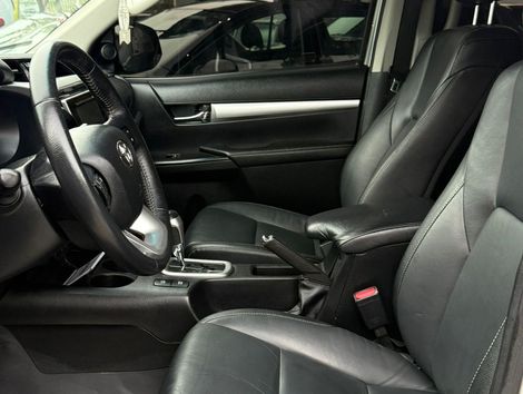 Toyota Hilux CD 4x4 2.8 Diesel Mec.