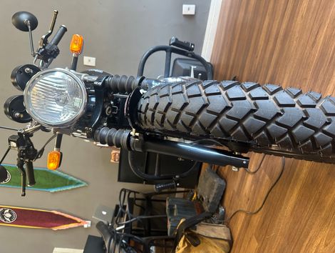 Royal Enfield Interceptor 650 Custom 