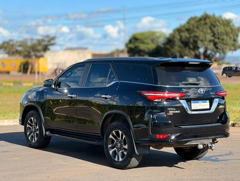 Toyota Hilux SW4 Diamond 2.8 TB 4x4 Die. Aut.