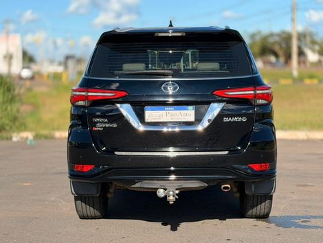 Toyota Hilux SW4 Diamond 2.8 TB 4x4 Die. Aut.