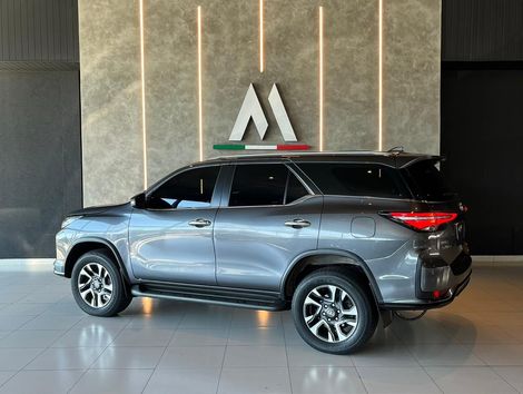 Toyota Hilux SW4 SRX 4x4 2.8 TDI 16V Dies. Aut.