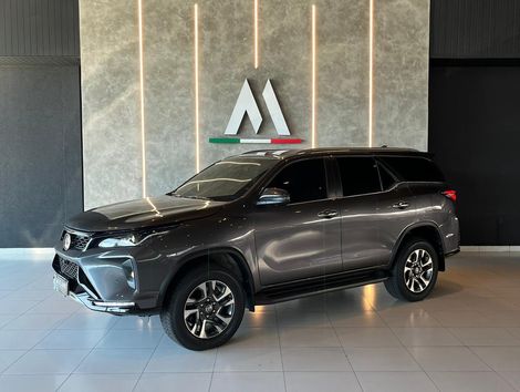 Toyota Hilux SW4 SRX 4x4 2.8 TDI 16V Dies. Aut.