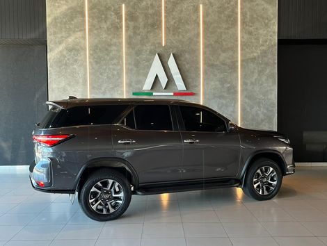 Toyota Hilux SW4 SRX 4x4 2.8 TDI 16V Dies. Aut.