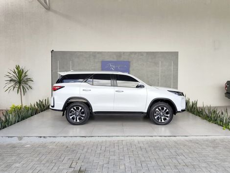 Toyota Hilux SW4 SRX Plat. 4x4 2.8 TB Die. Aut.