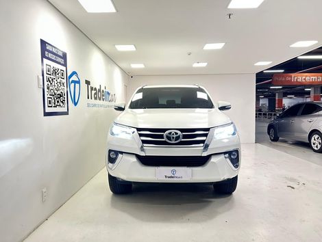 Toyota Hilux SW4 SRX 4x4 2.8 TDI 16V Dies. Aut.