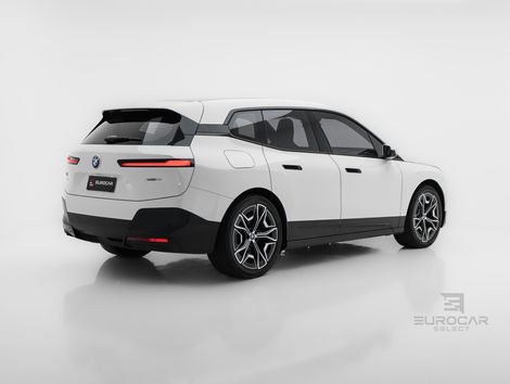 BMW iX XDrive 40 Aut. (Elétrico)