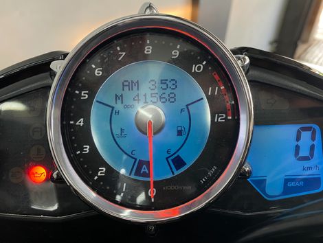 SUZUKI GSX 1300 B-KING