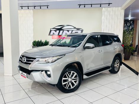 Toyota Hilux SW4 SRX 4x4 2.8 TDI 16V Dies. Aut.