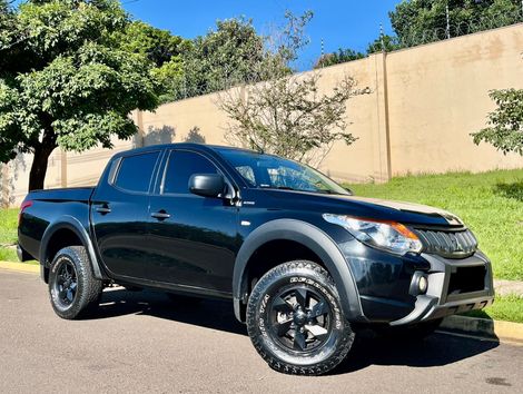 Mitsubishi L200 Tri. Outd. GLX 2.4 CD 4x4 Die. Mec.