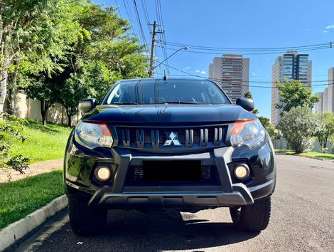 Mitsubishi L200 Tri. Outd. GLX 2.4 CD 4x4 Die. Mec.