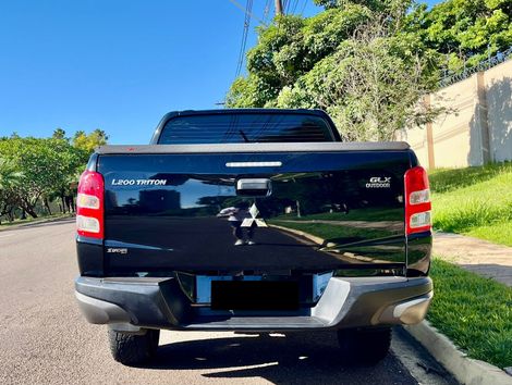 Mitsubishi L200 Tri. Outd. GLX 2.4 CD 4x4 Die. Mec.