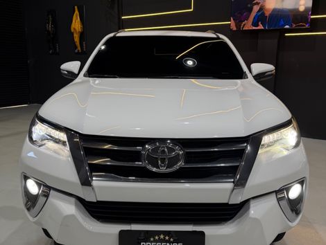 Toyota Hilux SW4 SR 4x2 2.7/ 2.7 Flex 16V Aut.