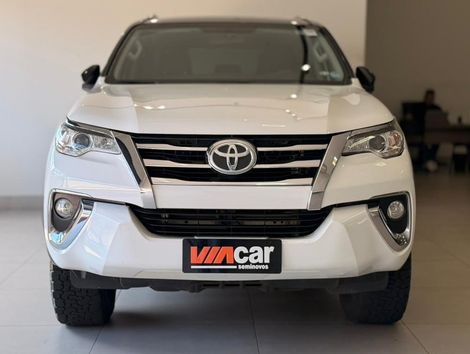 Toyota Hilux SW4 SR 4x2 2.7/ 2.7 Flex 16V Aut.