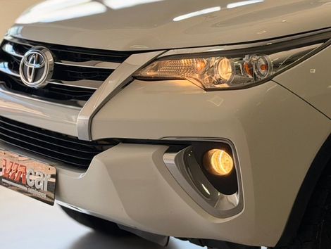 Toyota Hilux SW4 SR 4x2 2.7/ 2.7 Flex 16V Aut.