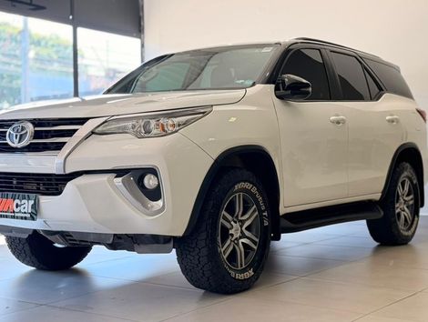 Toyota Hilux SW4 SR 4x2 2.7/ 2.7 Flex 16V Aut.