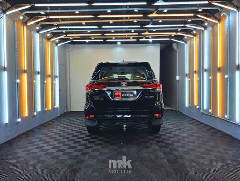 Toyota Hilux SW4 SRX Diamo. 4x4 2.8 TB Die Aut.